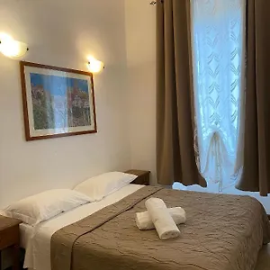 September Bed and breakfast